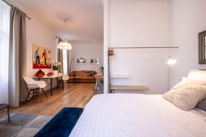 Posteľ alebo postele v izbe v ubytovaní Modern Downtown APT - renovated, on ideal location