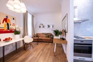 Kuchyňa alebo kuchynka v ubytovaní Modern Downtown APT - renovated, on ideal location