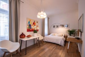 Posteľ alebo postele v izbe v ubytovaní Modern Downtown APT - renovated, on ideal location