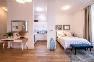 Posteľ alebo postele v izbe v ubytovaní Modern Downtown APT - renovated, on ideal location
