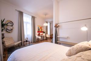 Posteľ alebo postele v izbe v ubytovaní Modern Downtown APT - renovated, on ideal location