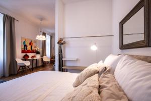 Posteľ alebo postele v izbe v ubytovaní Modern Downtown APT - renovated, on ideal location