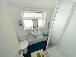 Ένα μπάνιο στο Budget Room in Mount Pleasant, shared bathroom R4