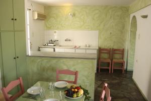 Kuchyňa alebo kuchynka v ubytovaní Villas Georgy