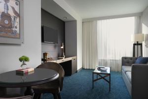 TV a/nebo společenská místnost v ubytování Hotel Van Zandt
