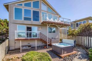 a large house with a deck and a patio at Casa Vista del Mar in Lincoln City