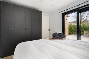 a bedroom with a large bed with black cabinets at Bed and Breakfast Bij ons in het bos in Bergen op Zoom +46 photos
