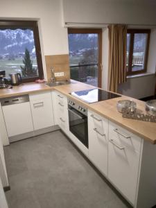 Kuchyňa alebo kuchynka v ubytovaní Ferienwohnung Anton