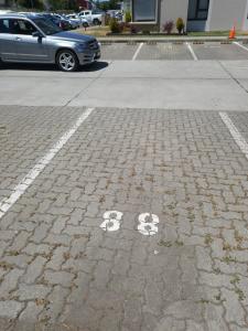 a brick parking lot with a parking lot at Departamento Krahmer Valdivia in Valdivia