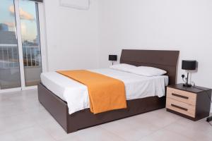 Posteľ alebo postele v izbe v ubytovaní Azure FOUR