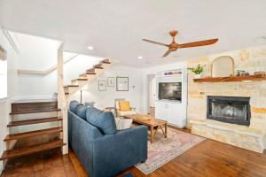 Posezení v ubytování Das Grun Haus With Private Hot Tub