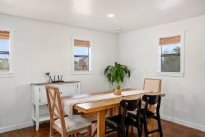 Fotografie z fotogalerie ubytování Das Grun Haus With Private Hot Tub v destinaci Fredericksburg