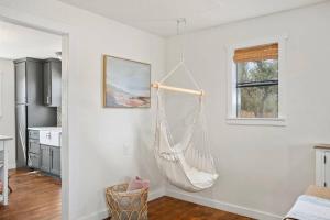 Fotografie z fotogalerie ubytování Das Grun Haus With Private Hot Tub v destinaci Fredericksburg + 21 fotografií