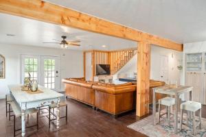 Φωτογραφία από το άλμπουμ του The Hidden Tavern House With Private Hot Tub σε Fredericksburg