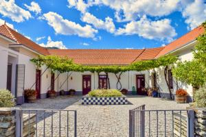 a courtyard of a house with a fence at Quinta do Tedo in Folgosa