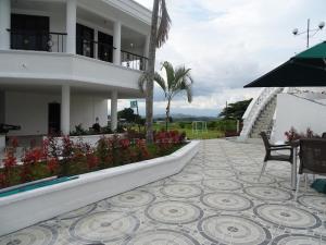 Bassein majutusasutuses Hotel Palmas De Alcalá või selle lähedal