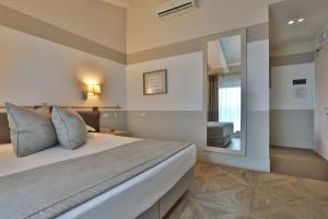 Postel nebo postele na pokoji v ubytování Hotel Le Corderie