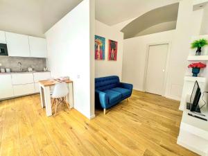 a living room with a blue couch and a table at Andrea's 12 in Bari