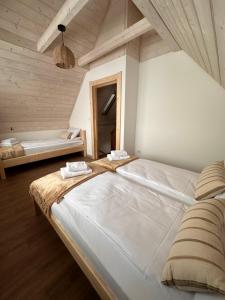 a bedroom with two beds in a room at Domek IGNAC in Ostrowsko