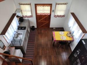 an overhead view of a kitchen with a table at Chalés Ninho do Poeta in Gonçalves