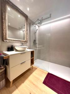 a bathroom with a sink and a shower with a mirror at Villa Bella Vista in Castelldefels