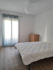 Posteľ alebo postele v izbe v ubytovaní Grand Logement proche centre Parking gratuit