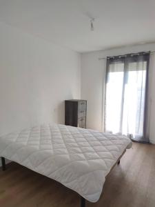 Posteľ alebo postele v izbe v ubytovaní Grand Logement proche centre Parking gratuit