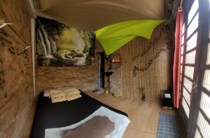 a room with a bed in a brick wall at Casadaluz privativo casal in São Thomé das Letras