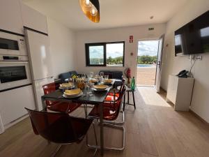 Η κουζίνα ή μικρή κουζίνα στο Orange Grove Residence