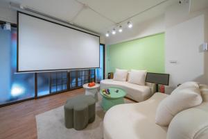 Posezení v ubytování 樂福小棧 Love House 宜蘭五結包棟民宿 KTV 電動麻將 烤肉