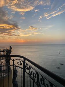 a view of the ocean at sunset from a balcony at Espectacular vista a la playa el Rodadero in Santa Marta