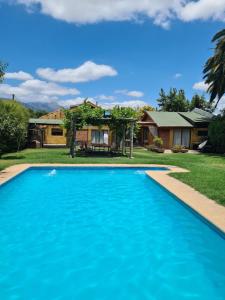 The swimming pool at or close to Casa Olmué