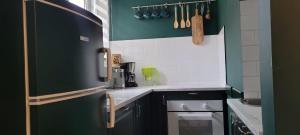 Kuchyňa alebo kuchynka v ubytovaní Apartament Zielona Przystań Gdańsk