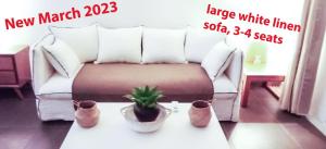 Posezení v ubytování Top floor unit 520 ft2 - 48 m2 with stunning dominant view on ocean, St Barth, Orient Bay