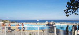 Bazén v ubytování Top floor unit 520 ft2 - 48 m2 with stunning dominant view on ocean, St Barth, Orient Bay nebo v jeho okolí