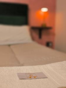 a piece of paper sitting on the edge of a bed at BELLEVUE APARTMENTS in SantʼAgata deʼ Goti