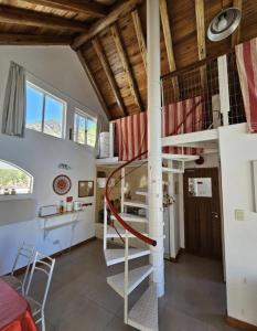 a loft bed in a house with a spiral staircase at Casa en Los Reyunos, Ubicación perfecta Frente al lago in San Rafael