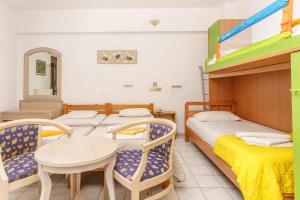 Postel nebo postele na pokoji v ubytování Alexander Beach Hotel