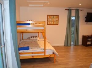 a bunk bed in a room at Family Retreat or Romantic Break in Hope +40 photos