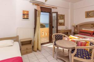 Postel nebo postele na pokoji v ubytování Alexander Beach Hotel