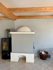 a kitchen with a white counter and a stove at Kleines Reihenhaus im Chiemgau in Siegsdorf