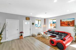 Galeriebild der Unterkunft Plush Getaway with Hot Tub & Bay Area Views in Pinole