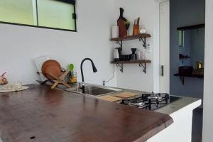 a kitchen with a stove and a counter top at Bem Vindo Ao Presente in Igrejinha