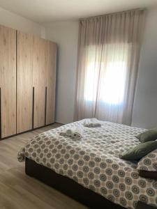 Postel nebo postele na pokoji v ubytování Lucia's home