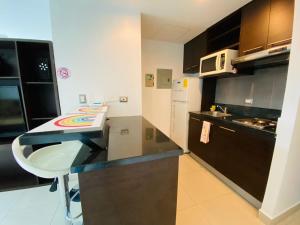 a kitchen with a table and a counter top at Luxury Suite Wifi & Pool in Guayaquil