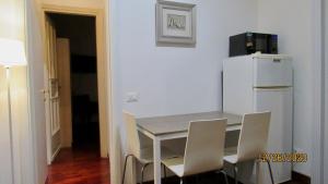 Kuchyň nebo kuchyňský kout v ubytování Vatican Apartment