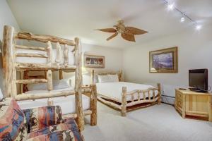 a bedroom with two bunk beds and a ceiling fan at Elkhorn Lodge in Avon