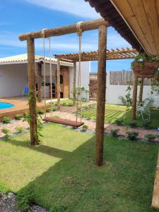 a swing in the yard of a house at Chalés Conexão Bahia in Amontada