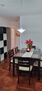 Φωτογραφία από το άλμπουμ του Apartamento Pitangueiras Centro Guarujá , 150 metros da Praia Vista Mar σε Γκουαρούχα