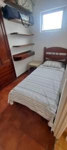 Ένα ή περισσότερα κρεβάτια σε δωμάτιο στο Apartamento Pitangueiras Centro Guarujá , 150 metros da Praia Vista Mar